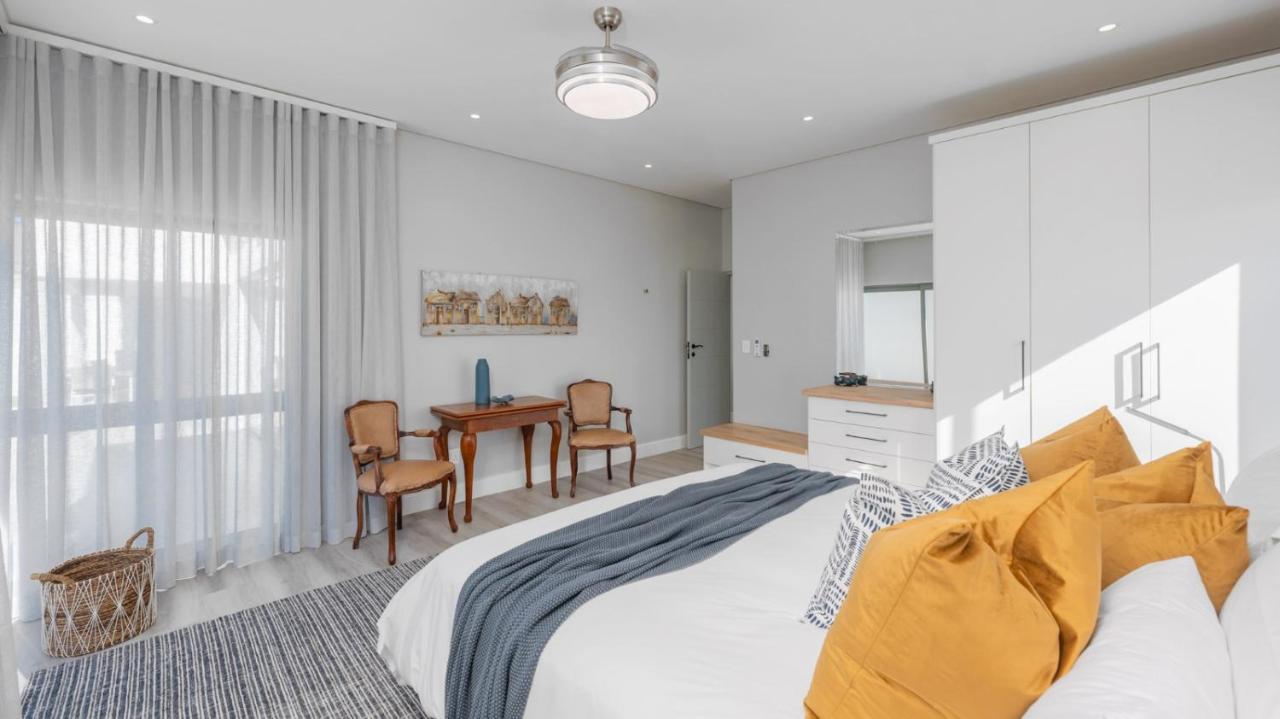 Hotel Cliff Haven Struisbaai Esterno foto